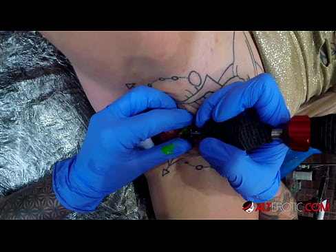 ❤️ Extremely tattooed hottie Sully Savage got a tattoo on her clitoris Super porn at porn en-us.pornobot.ru ☑